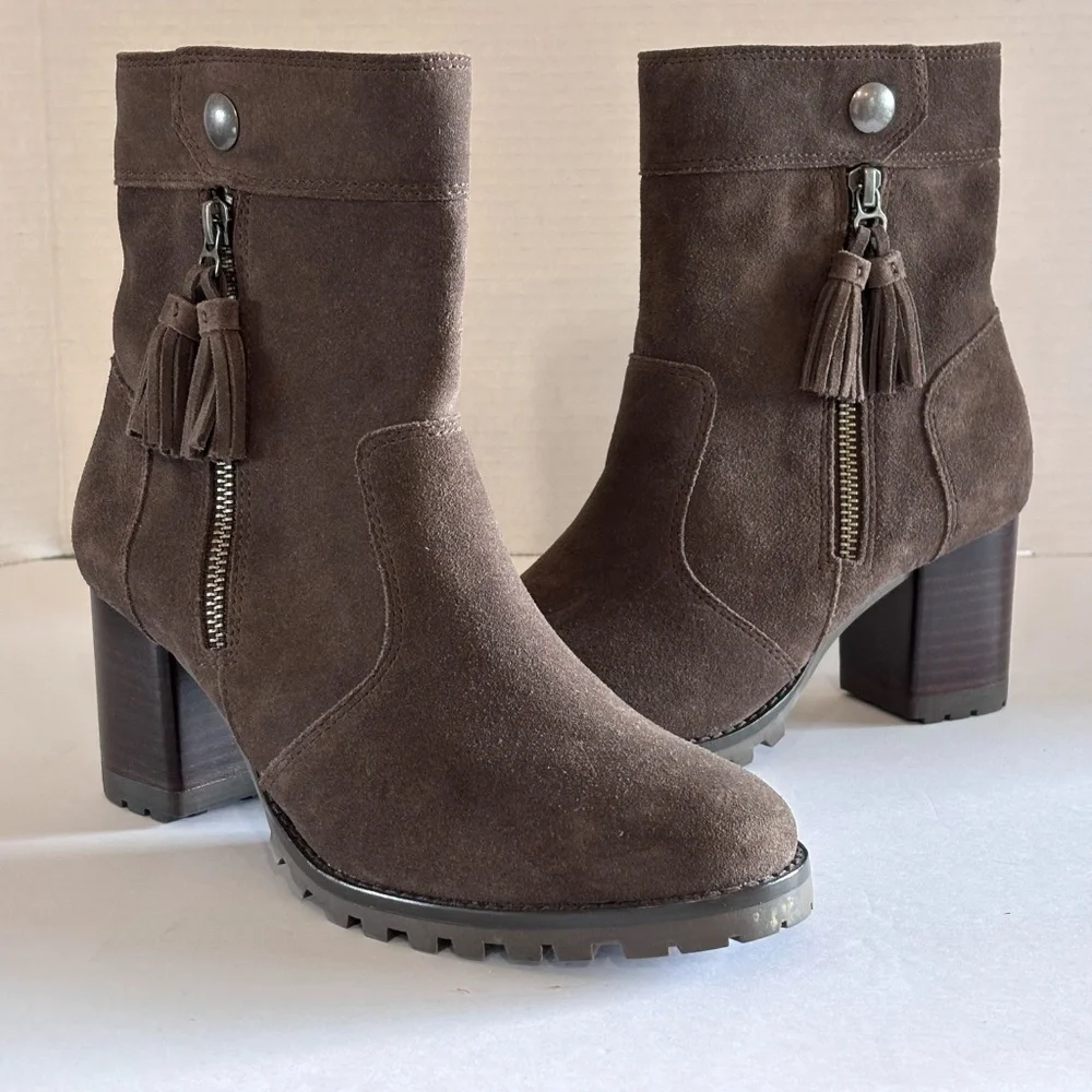 Johnston & Murphy Women's NWOT Brown Suede Ankle Boots SZ 7